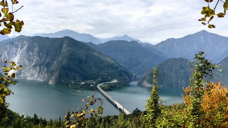 【初秋|云华山】云华山赏秋色，俯瞰紫坪铺水库、邂逅云海