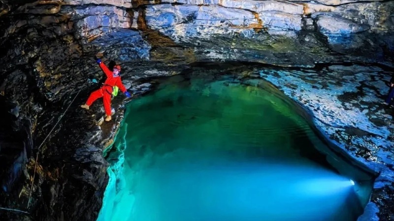 【十二背后】地心洞穴探险,探寻地球美丽的伤痕