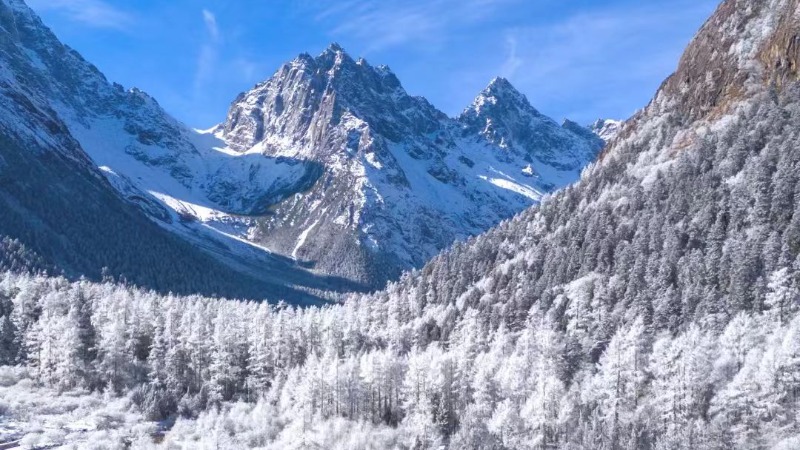 【冰雪|理小路环线】360°无死角的美!雪山冰瀑雾凇,这条雪山下的景观大道美成仙境