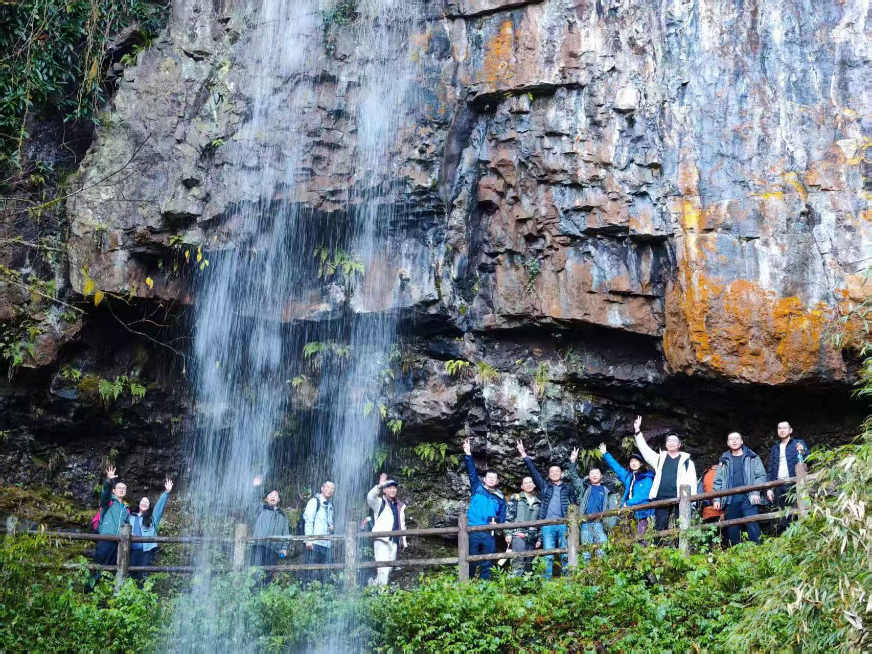 1764578797176794.jpg 7f5ef93200c634f97b947833c69f996.jpg