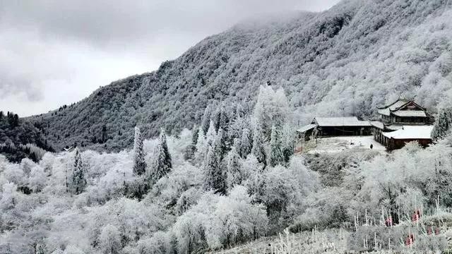 【冰雪|彭州天台山】行走百年古刹，偶遇第一场雪的狂欢