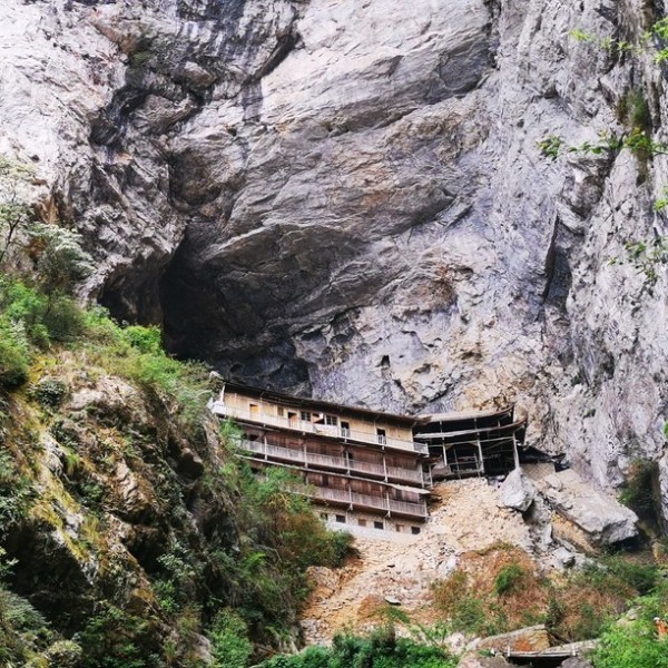 【C+探秘银光洞】问道乾元山,寻恶龙尸骨,奇幻之旅