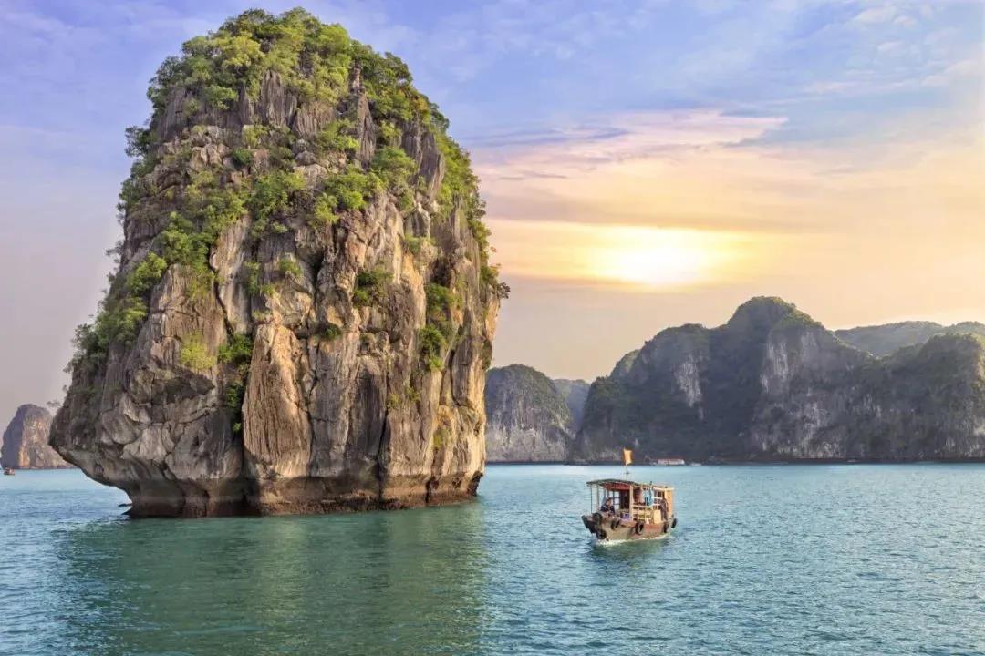 【越南下龙湾深度7日游】慢节奏游览，东南亚最令人印象深刻的世界遗产
